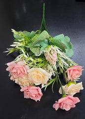 Buchet artificial cu trandafiri crem și roz – 40cm