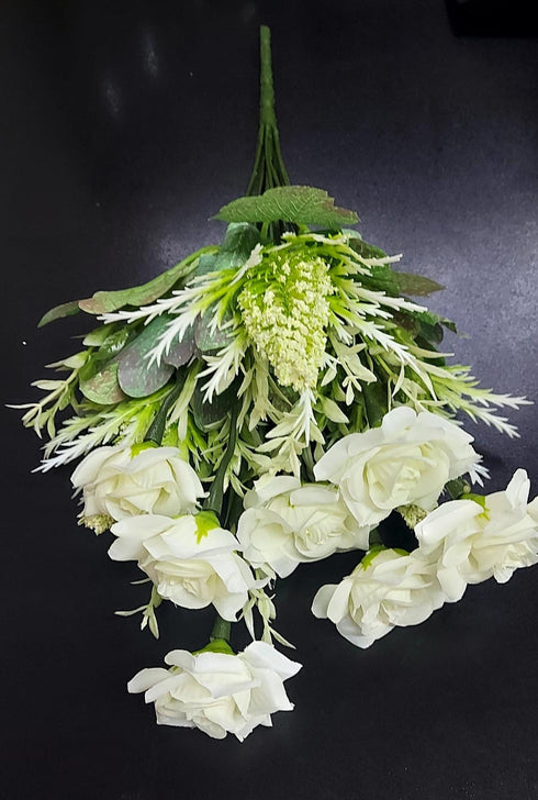 Buchet artificial cu trandafiri albi – 30 cm