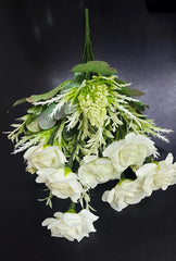 Buchet artificial cu trandafiri albi – 30 cm