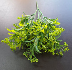 Verdeață artificială decorativă cu frunze zimțate și muguri verzi, 30cm