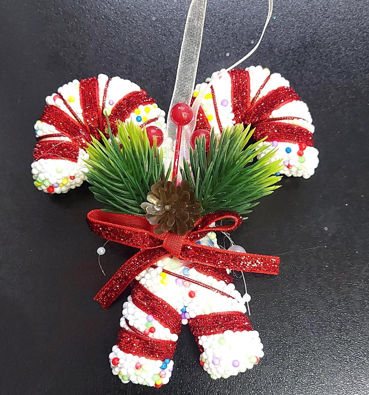 Decorațiune bastonașe Crăciun alb-roșu cu con și crenguțe 11cm 10/set