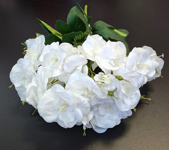 Buchet Artificial Tip Camelii Albe cu Frunze Verzi - 25cm