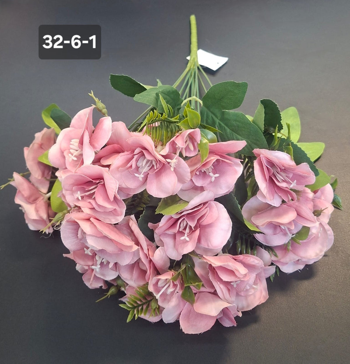 Buchet Artificial Tip Camelii Roz cu Frunze Verzi - 25cm