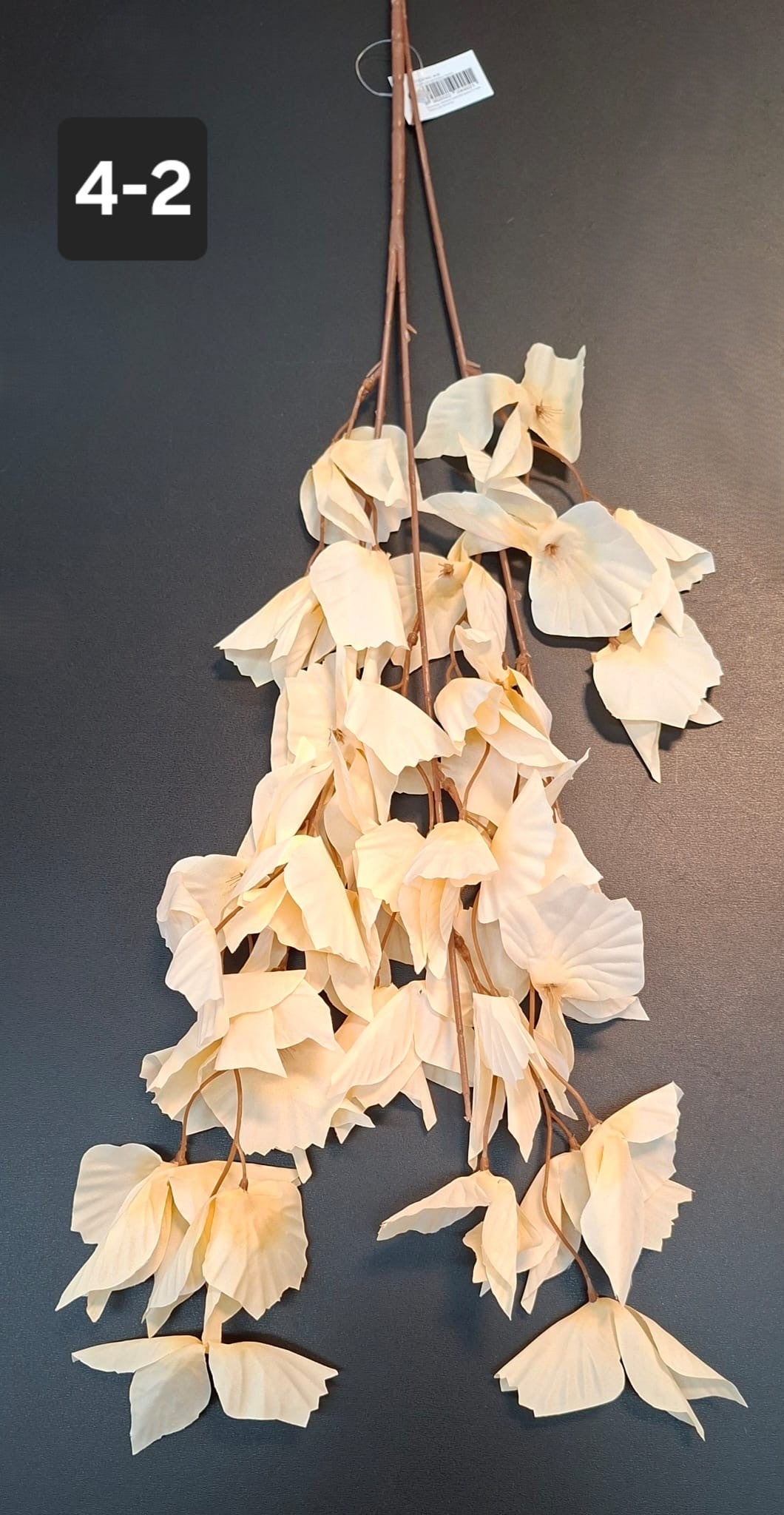 Ramură artificială crem cu frunze mari decorative - 102cm