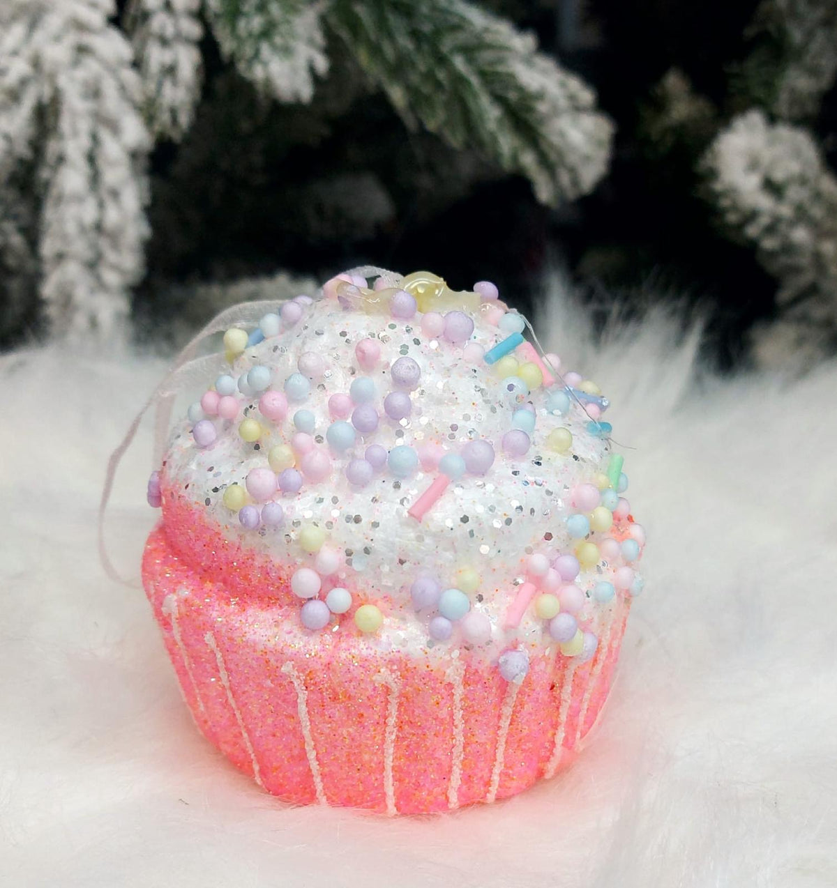 Brioșă decorativă roz pastel cu biluțe colorate – 8cm set 10 bucati