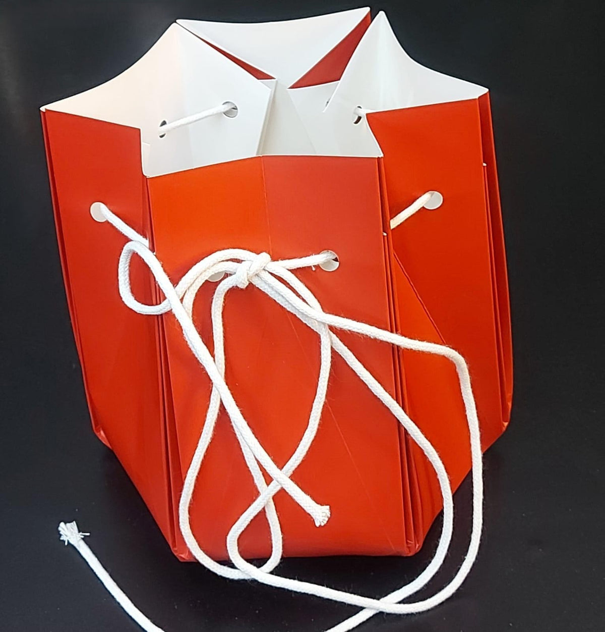 Cutie din carton rosie cu șnur - set 10 bucăți