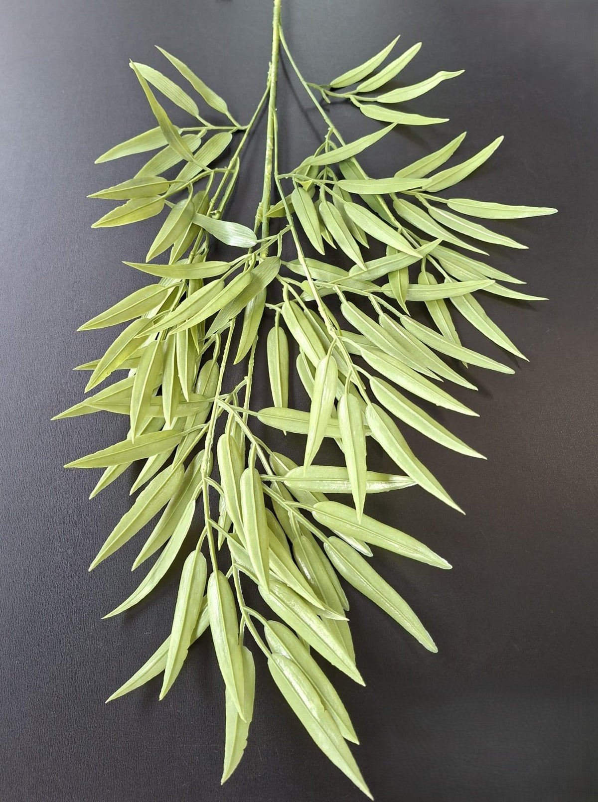 Frunze Decorative Artificiale 100cm Verde Natur – Ramură Tip Eucalipt Lung