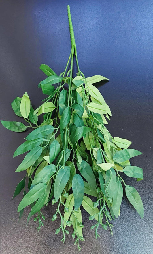 Ramură decorativă ruscus artificial verde – 50cm model cu frunze lungi și boboci fini