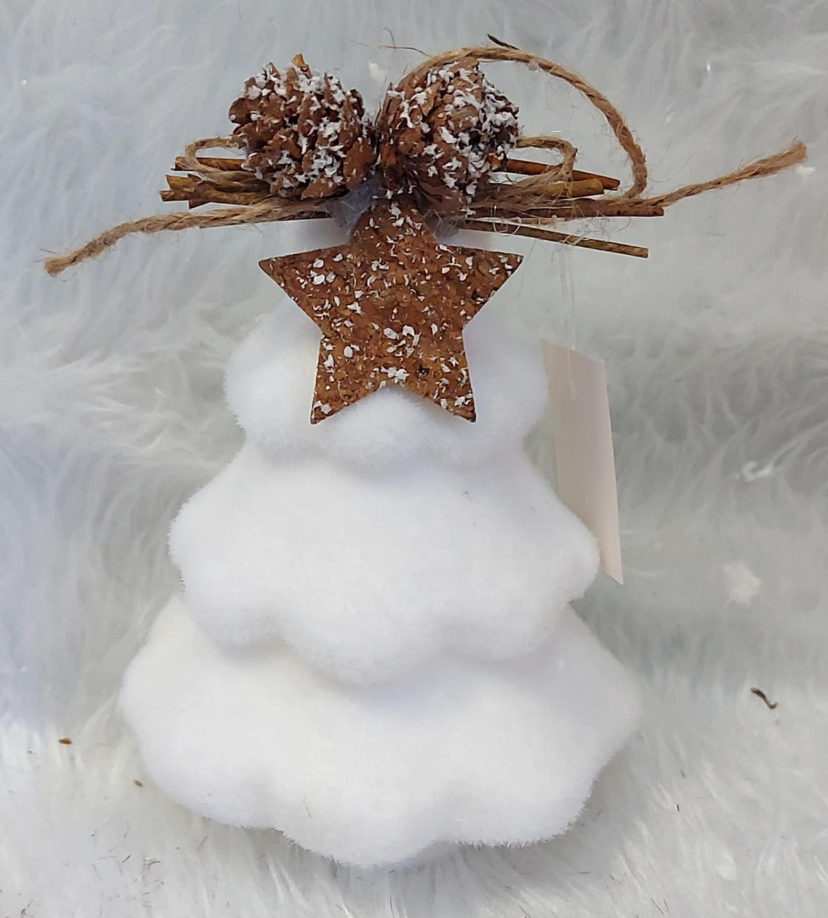 Ornament Crăciun brăduț pufos alb cu conuri și stea rustică - 12cm