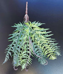 Ramură decorativă artificială tip ferigă sălbatică – model cu frunze crestate și accente mov