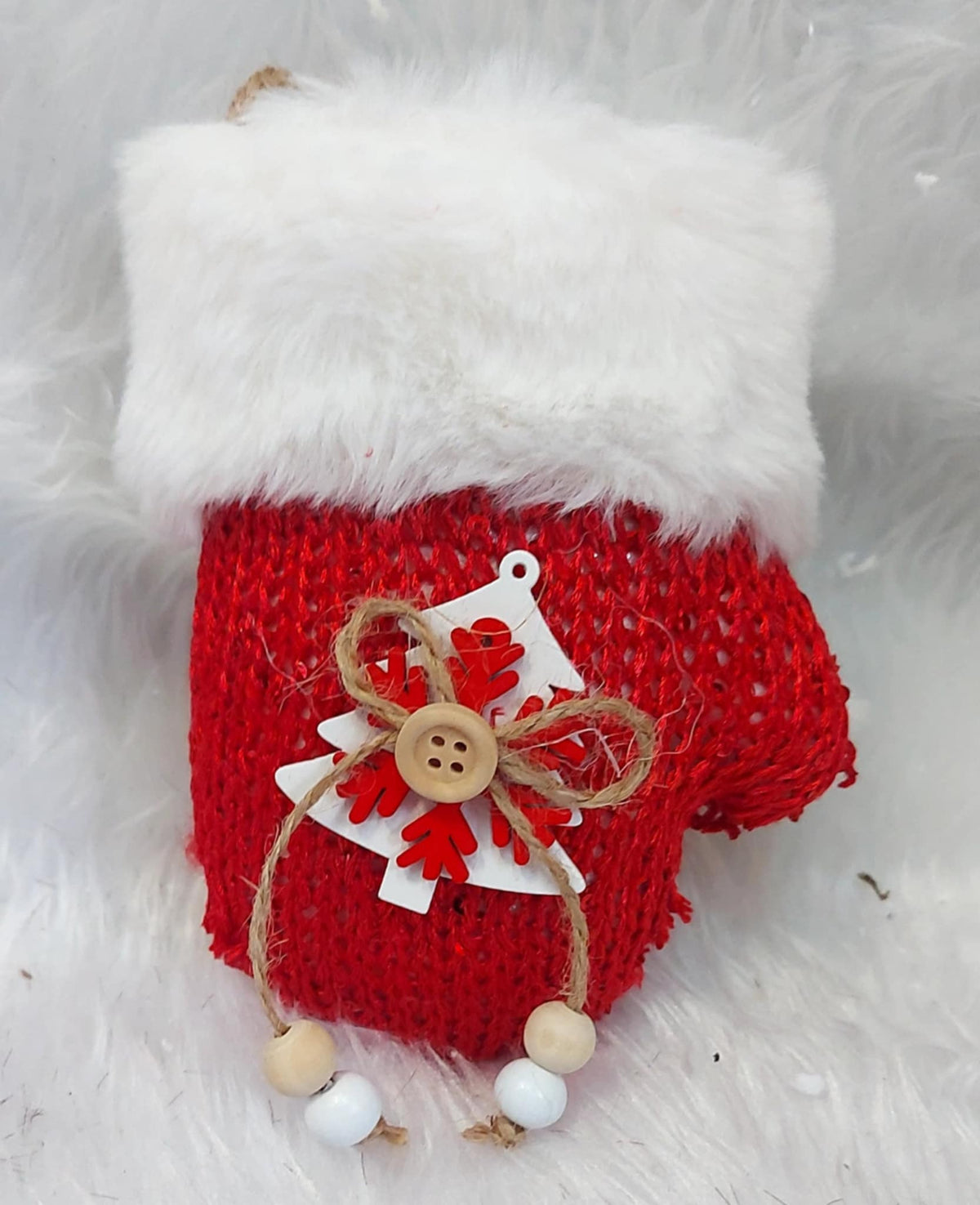 Ornament Crăciun mănușă roșie cu blăniță și brăduț – 13cm