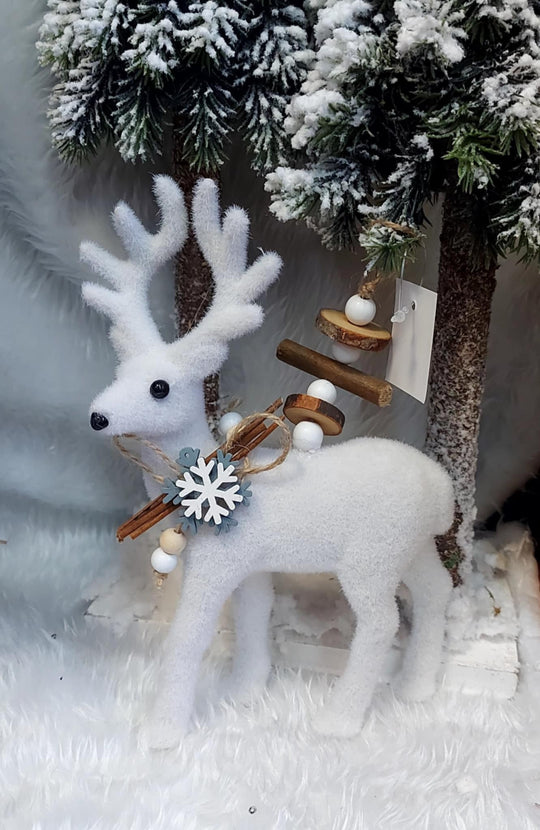 Ornament ren Crăciun alb cu fulg și accesorii naturale - 20x12cm