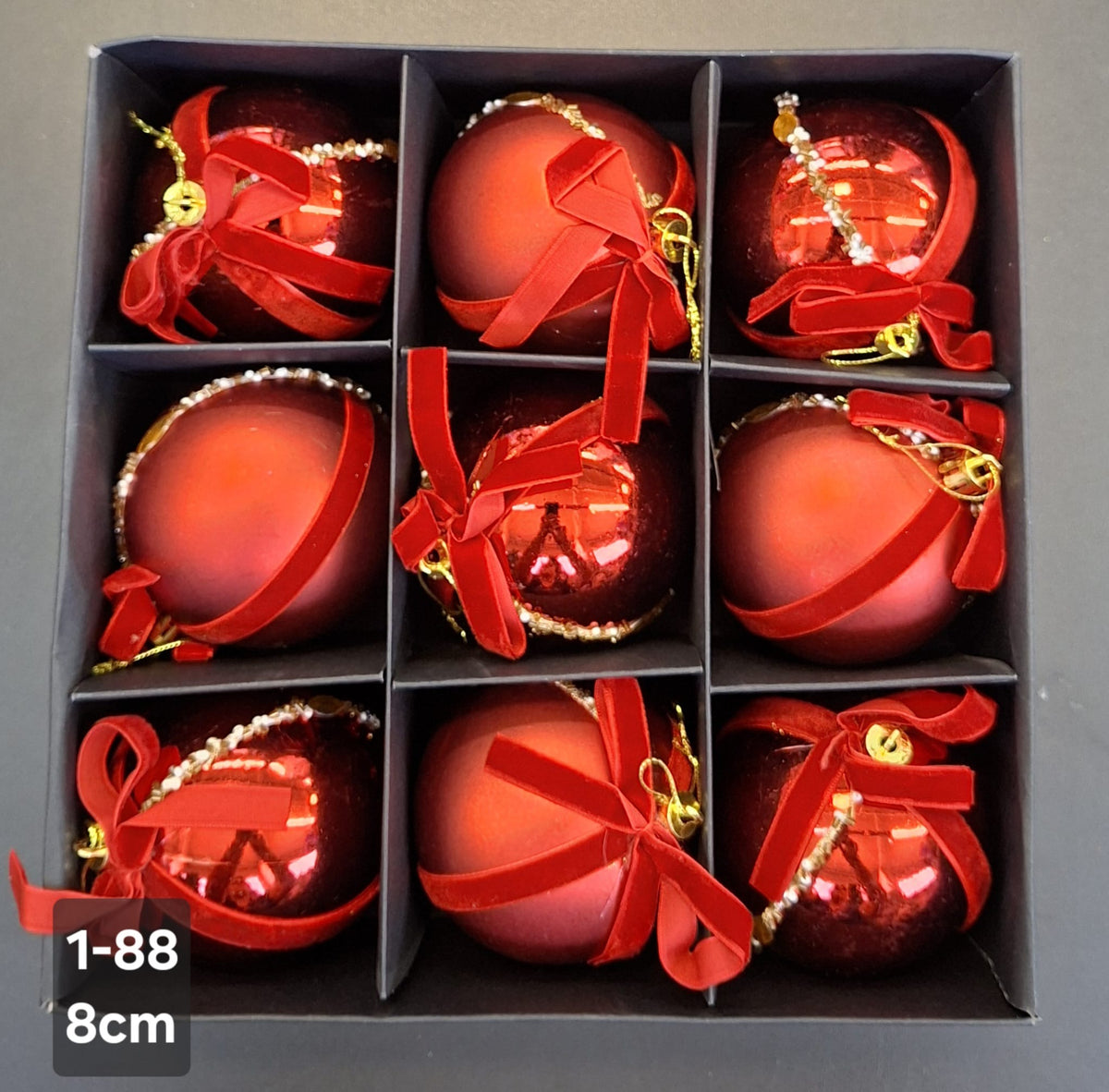 Globuri Crăciun roșii cu fundiță catifea – set 9 buc - 8cm