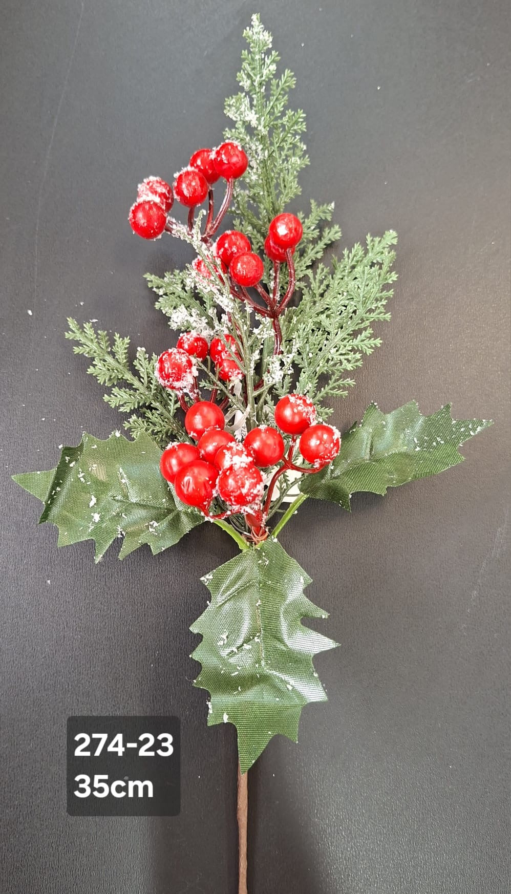 Crenguță artificială de Crăciun cu bobițe roșii și zăpadă artificială – 35cm 10/set