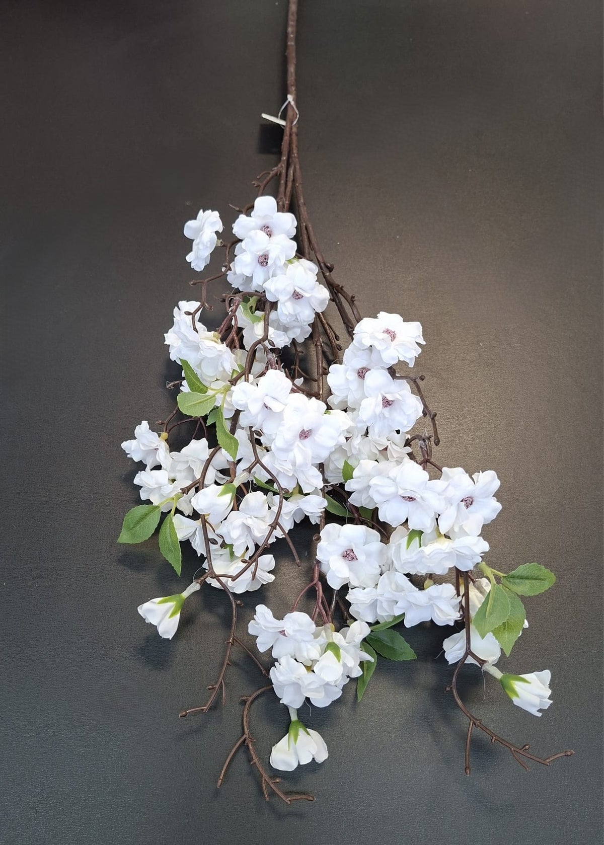 Ramură artificială cu flori de cires japonez albe – 95cm