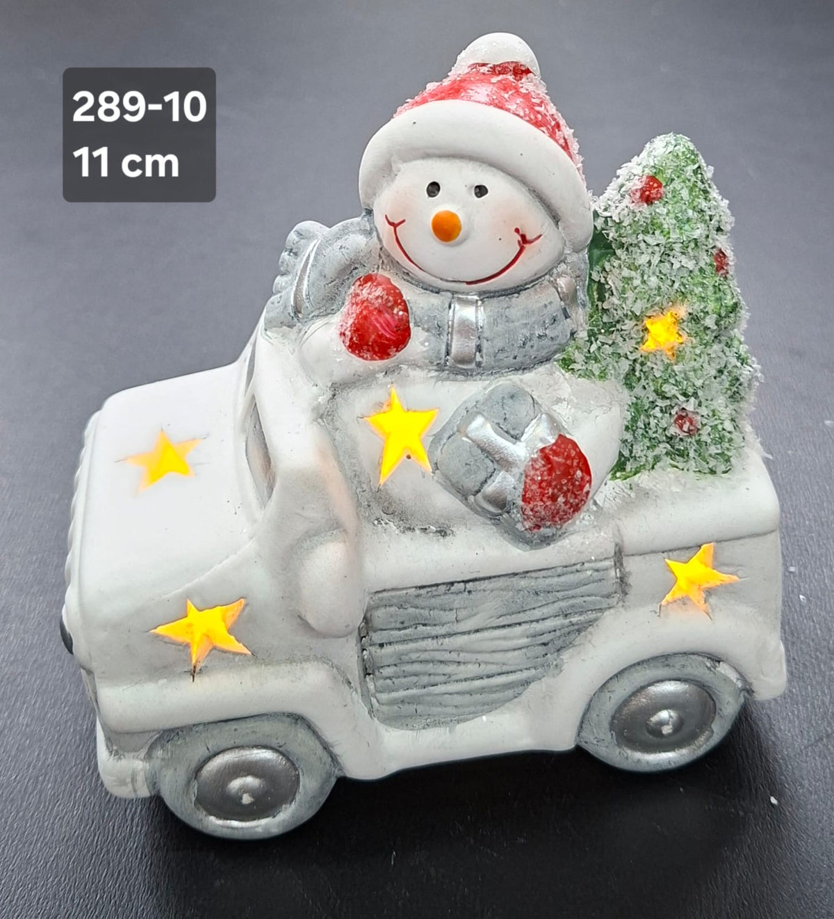 Decor ceramic Crăciun om de zăpadă în mașină albă luminoasă - 11cm