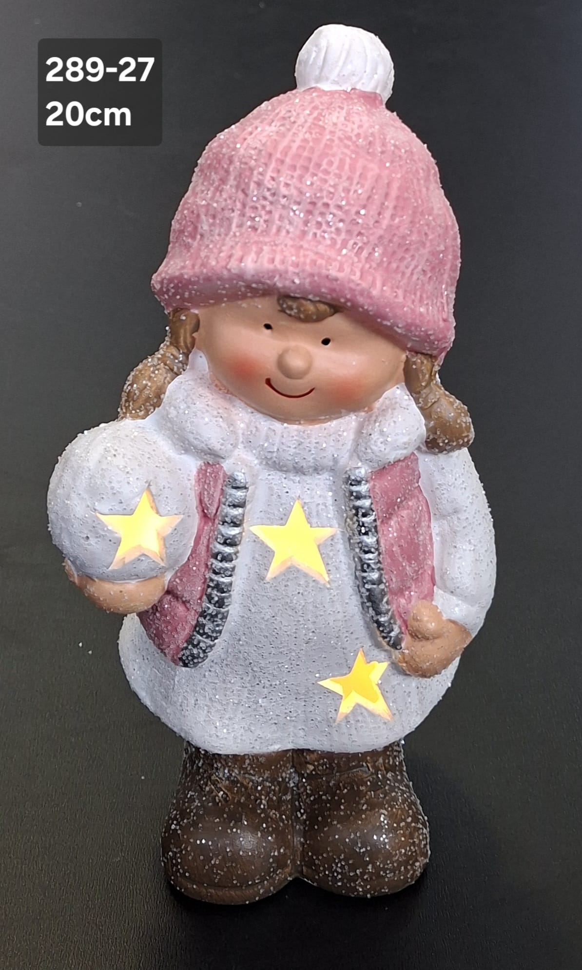 Figurină fetiță cu căciulă roz, decor ceramic Crăciun - 20cm