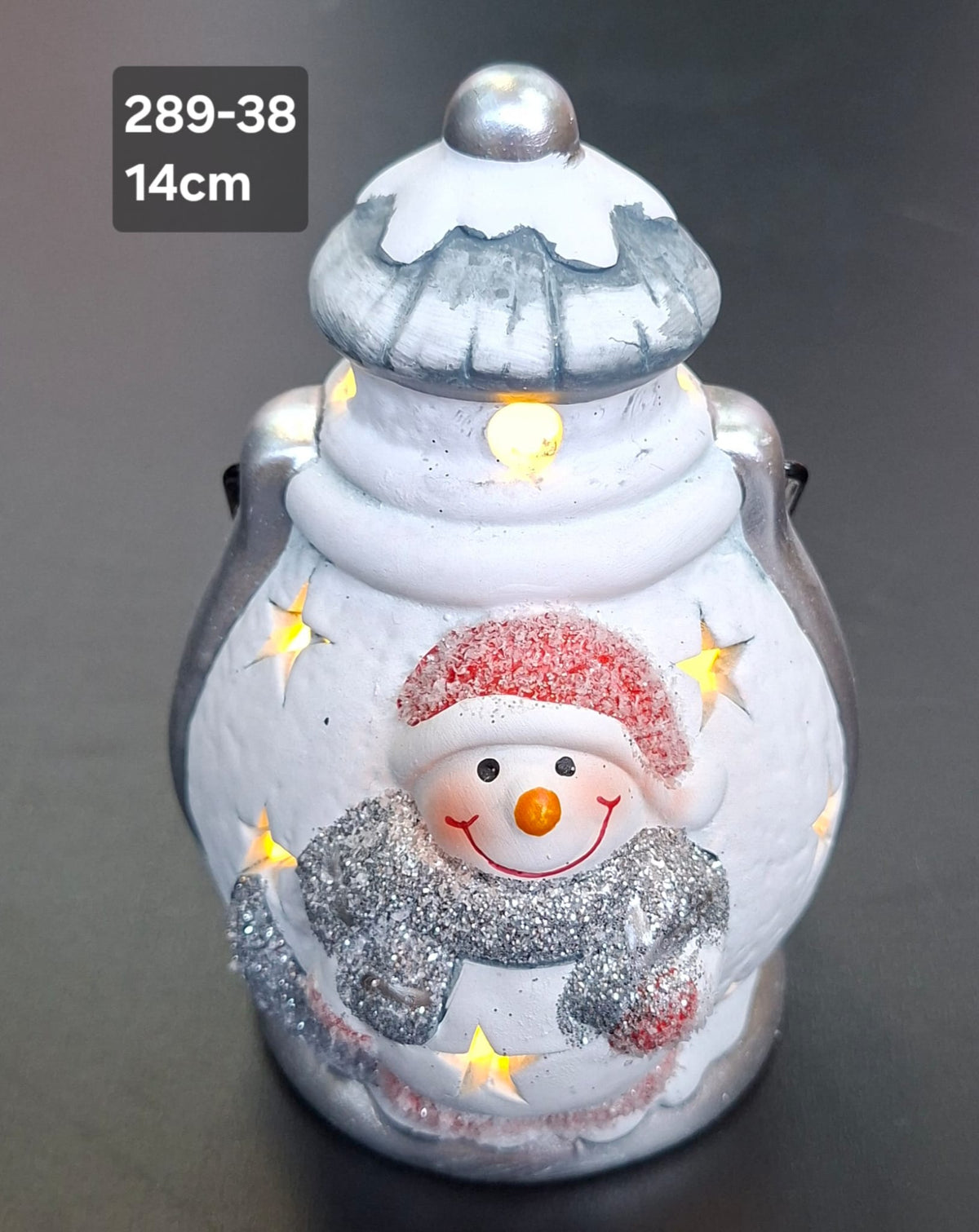 Felinar ceramic om de zăpadă, decor ceramic Crăciun - 14cm