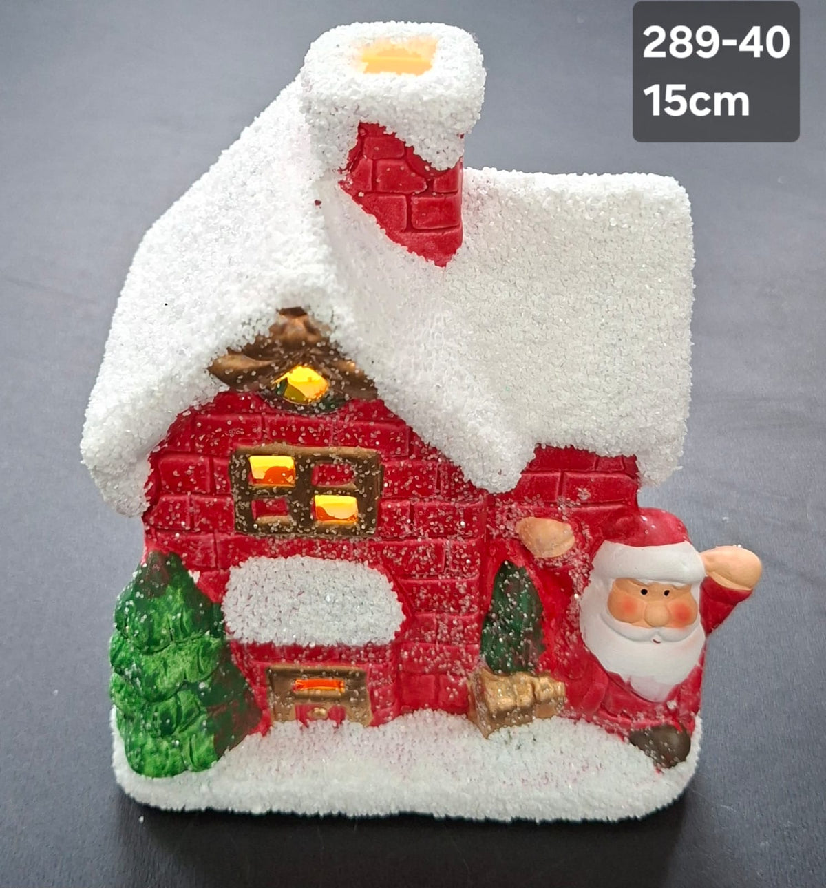 Căsuță luminoasă decor ceramic Crăciun rosu cu Moș Crăciun - 15cm