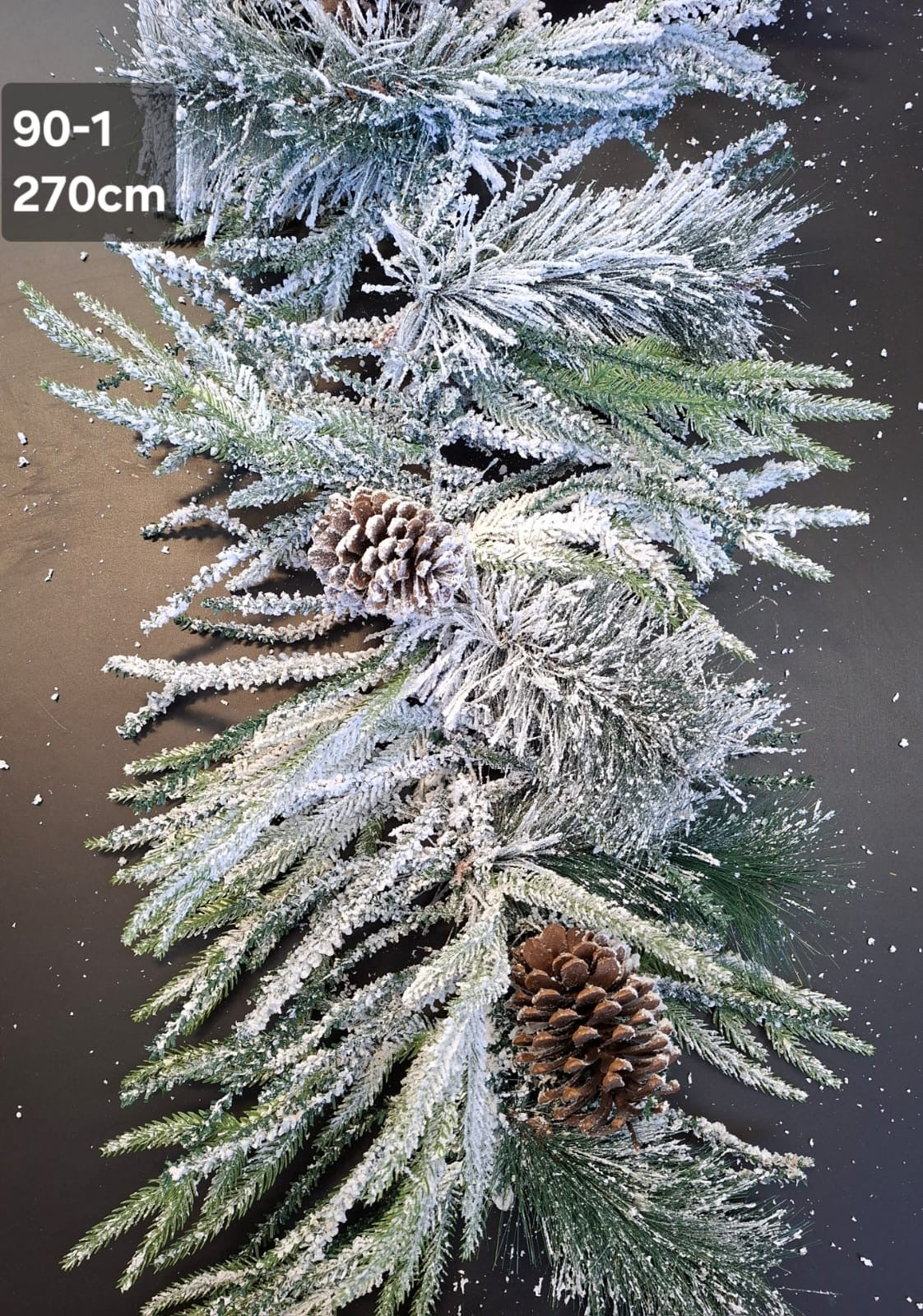 Ghirlandă Crăciun cu conuri și zăpadă artificială - 270cm