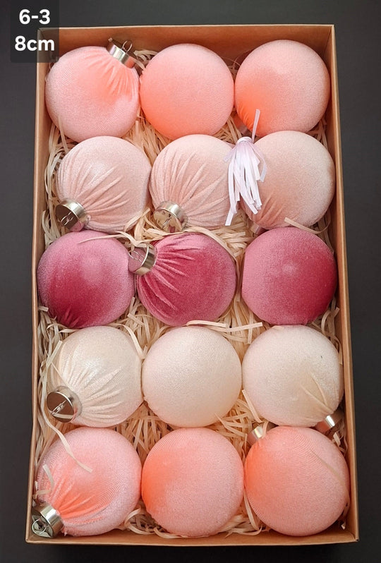 Set 15 Globuri de Crăciun din Catifea – Roz Pudrat, Roz Pal, Roz Închis și Crem - 8cm