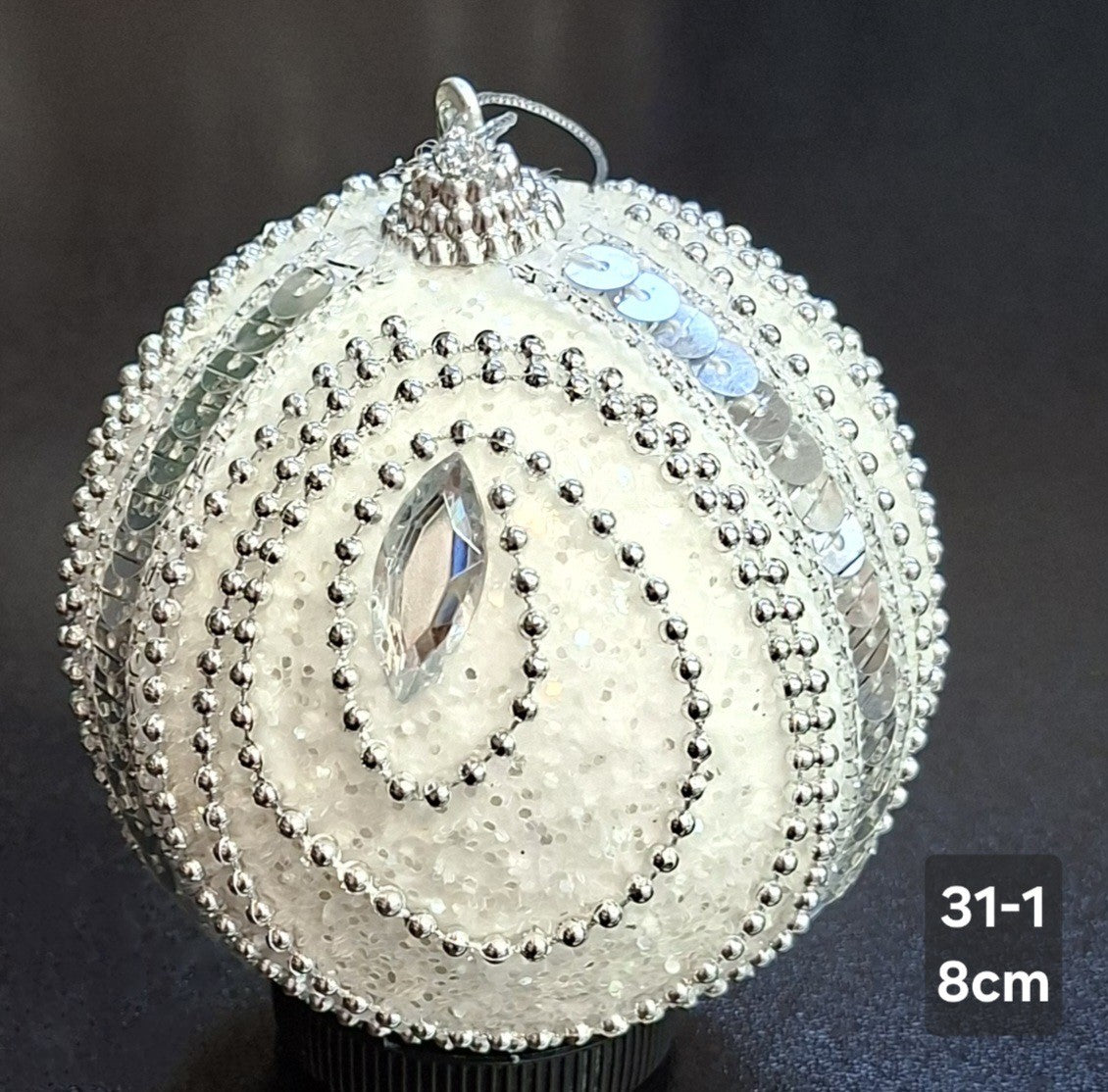 Glob de Crăciun Alb cu Paiete Argintii, Mărgele și Cristal Decorativ - 8cm