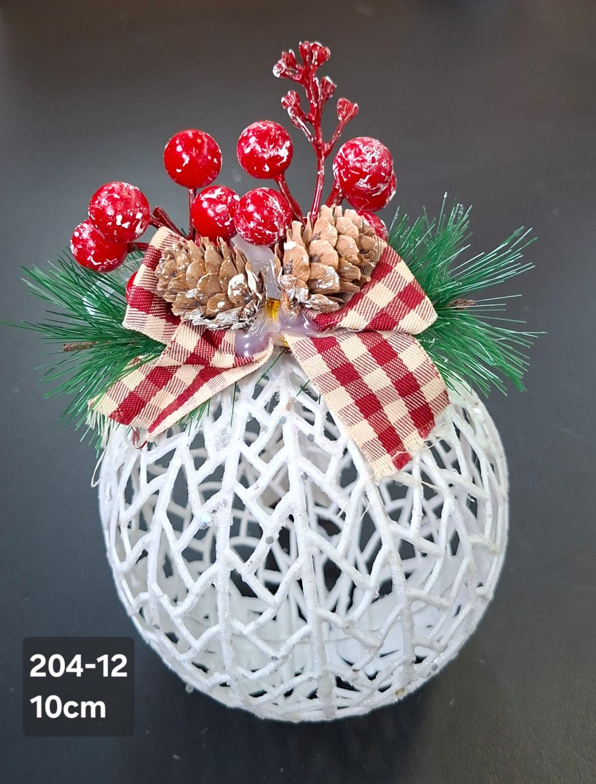 Glob decorativ Crăciun alb cu conuri și bobițe roșii - 10cm 5/set