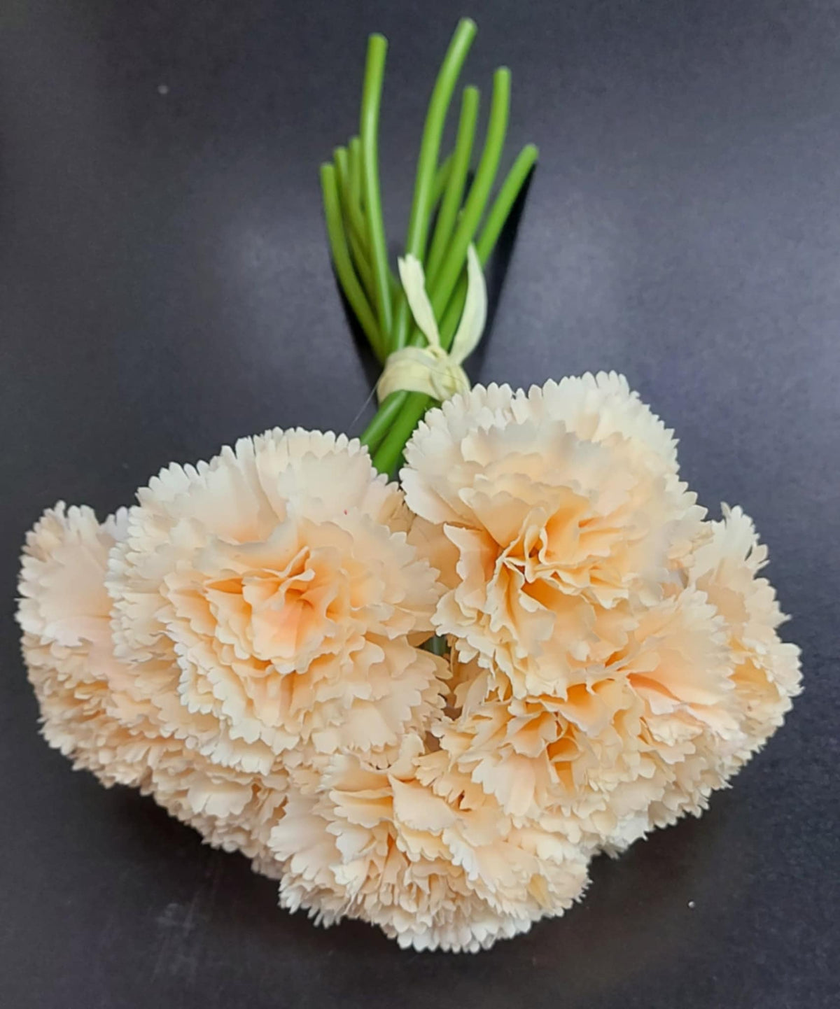 Buchet garoafe artificiale piersică 26cm - 9 fire