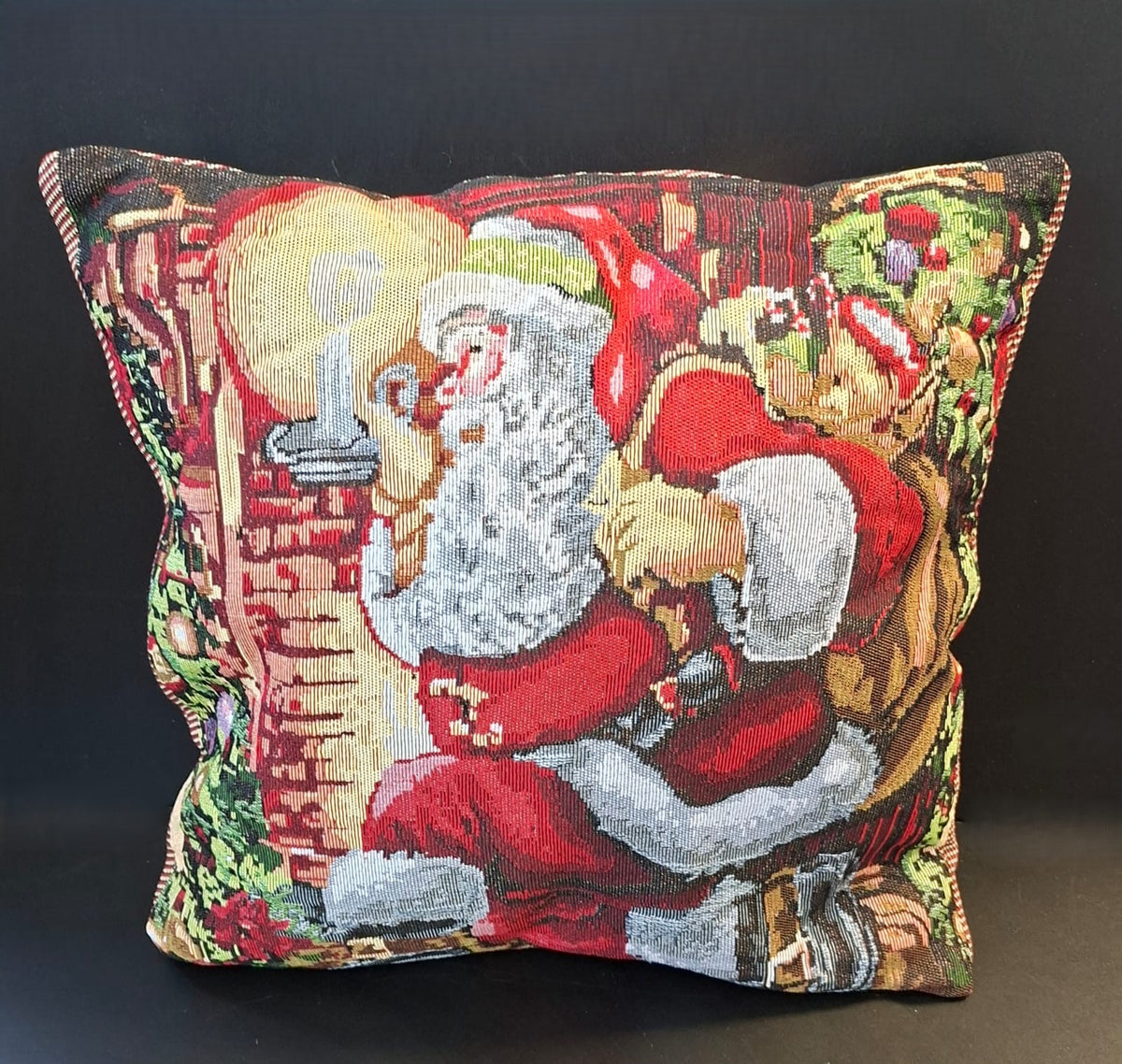 Pernă decorativă cu Moș Crăciun clasic - 45x45cm