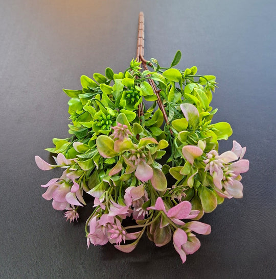 Verdeață artificială decorativă cu flori roz, 34cm – aspect natural