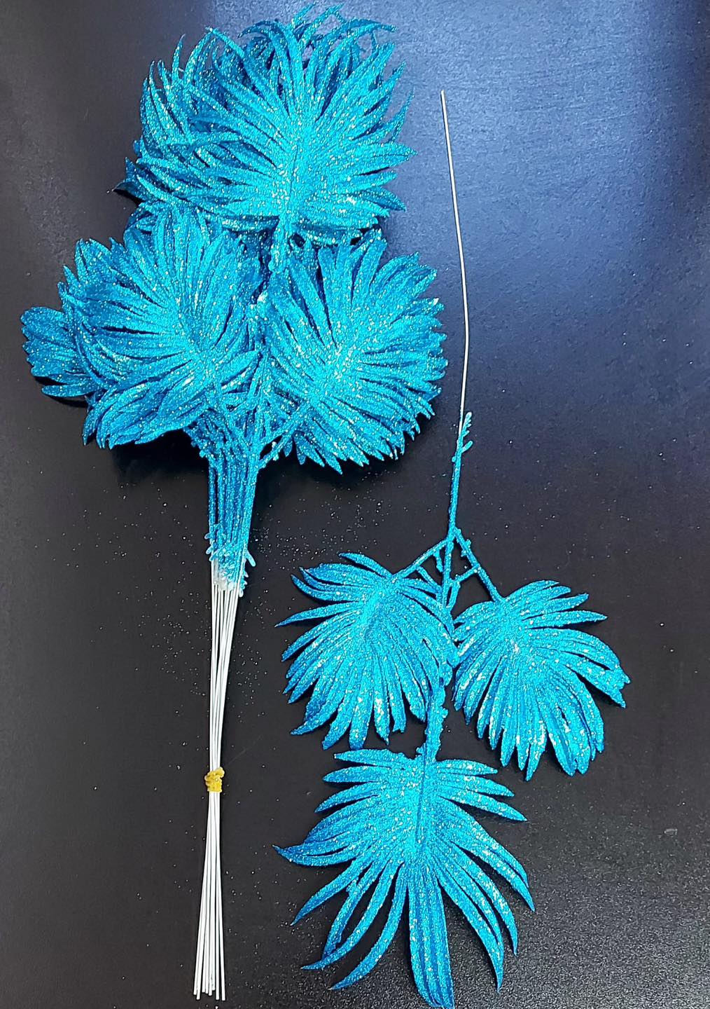 Frunze decorative palmier albastru deschis cu sclipici - 12 buc/set