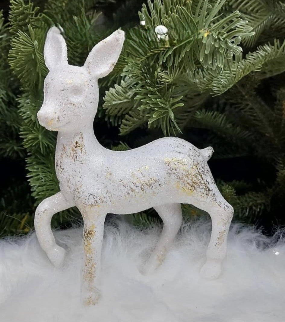 Caprioara decorativ alb cu accente aurii – 15cm