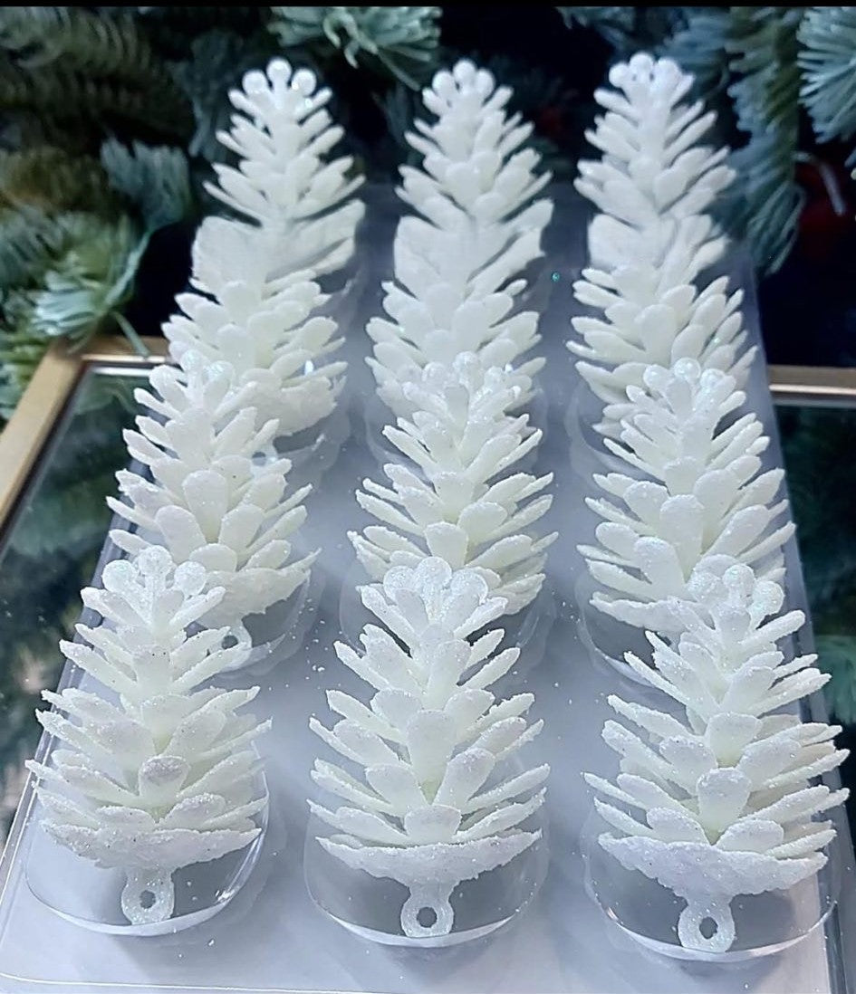 Figurine de brad Conuri decorative albe – set 12 bucăți 6cm