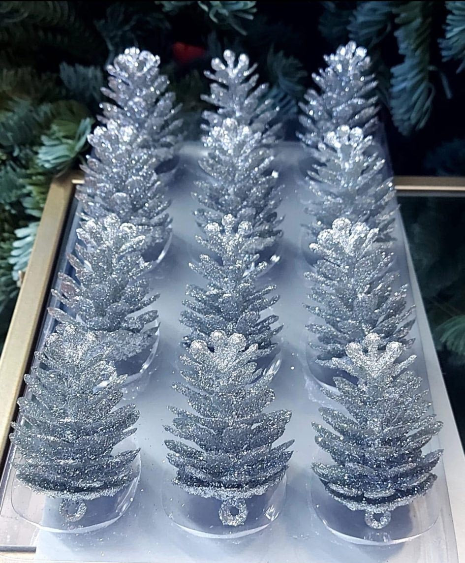 Figurine de brad Conuri decorative ARGINTII – set 12 bucăți 6cm