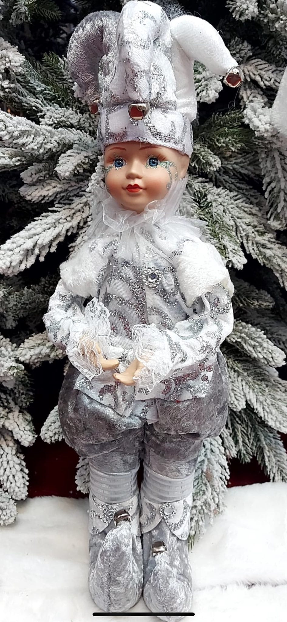 Păpușă muzicală decorativă Crăciun – Arlechin argintiu alb