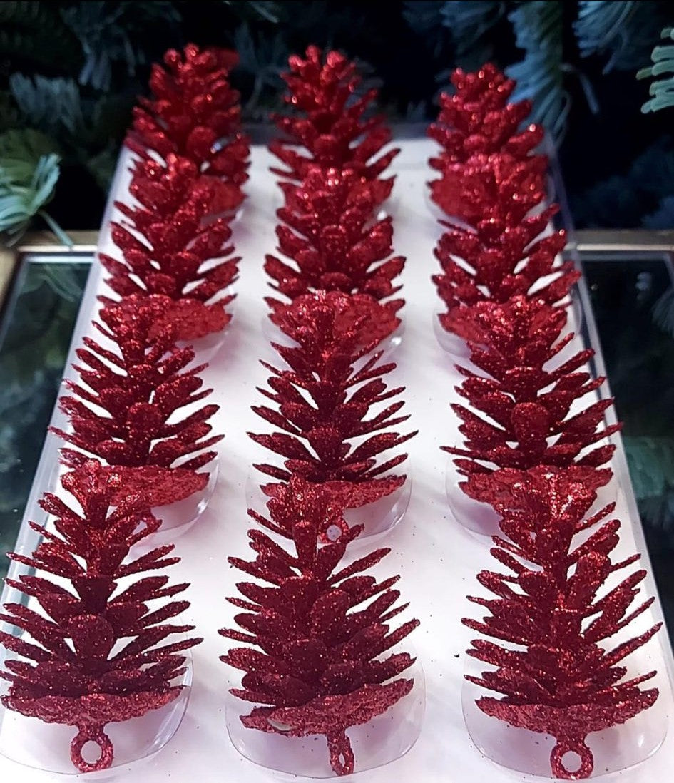 Figurine de brad Conuri decorative rosii – set 12 bucăți 6cm