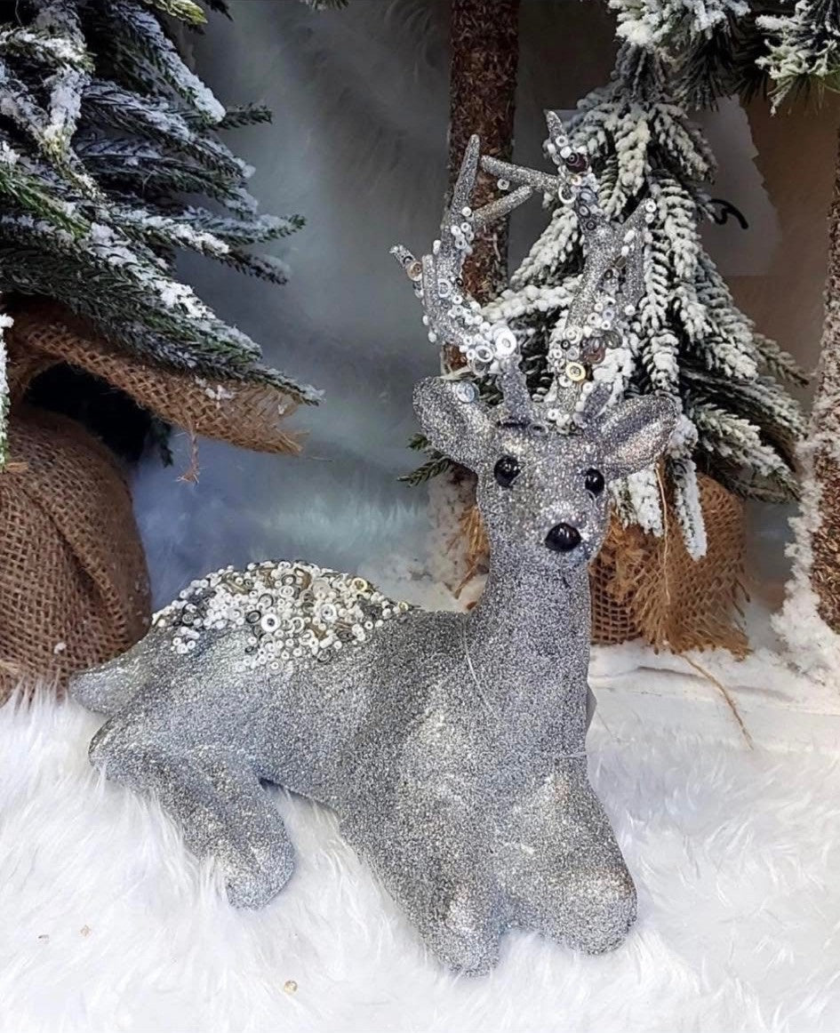 Ren decorativ argintiu așezat cu sclipici și paiete – 20cm