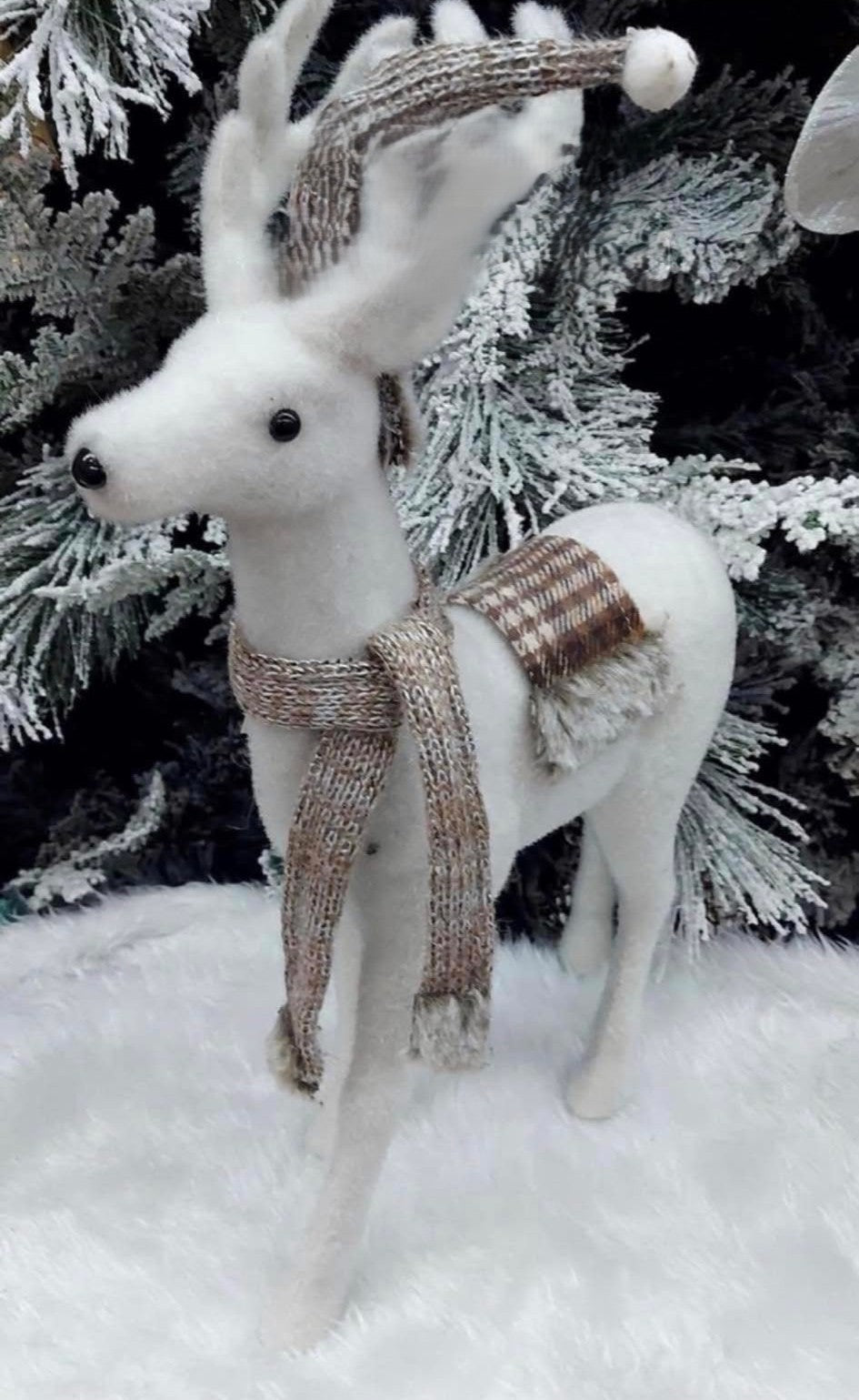 Ren decorativ alb cu eșarfă bej – 40cm