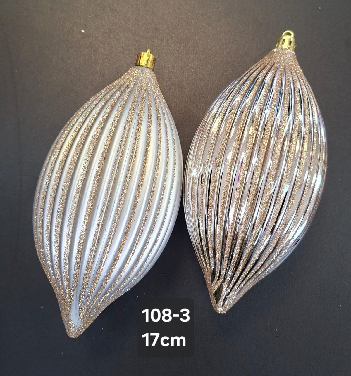 Set 2 Globuri Crăciun Decorative Argintii cu Sclipici Alungite - 17cm