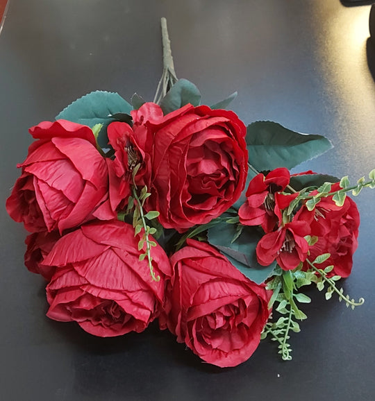 Buchet 6 trandafiri rosii artificiali – 46cm, tije sârmă, material textil