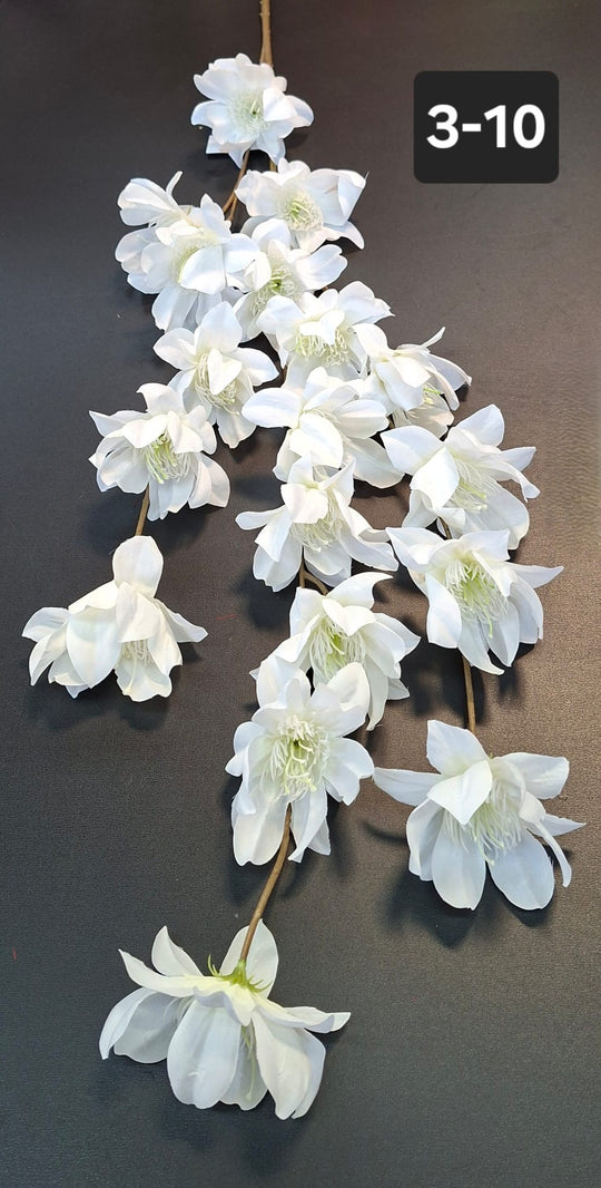 Ramură artificială cu flori albe elegante - 112cm