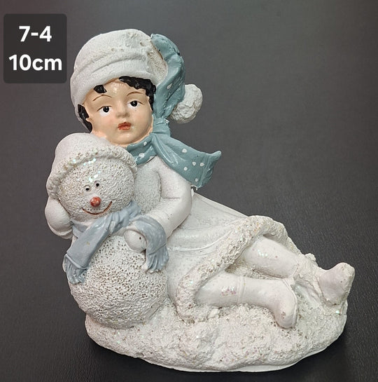 Figurină Decorativă de Crăciun din Ceramică – Fetiță cu Om de Zăpadă, Alb și Bleu - 10cm