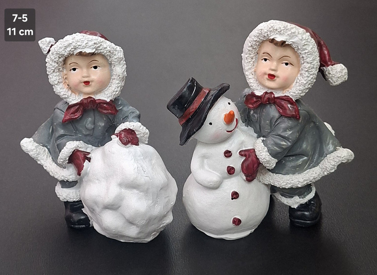 Set 2 Figurine Decorative de Crăciun din Ceramică – Fetiță și Băiețel cu Om de Zăpadă - 11cm