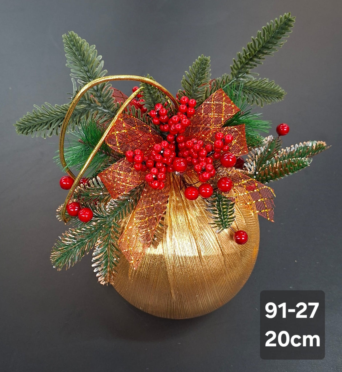 Glob Crăciun decorativ auriu cu crenguțe și fundiță roșie - 20cm