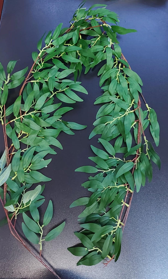 Ghirlandă decorativa cu frunze de ruscus verzi