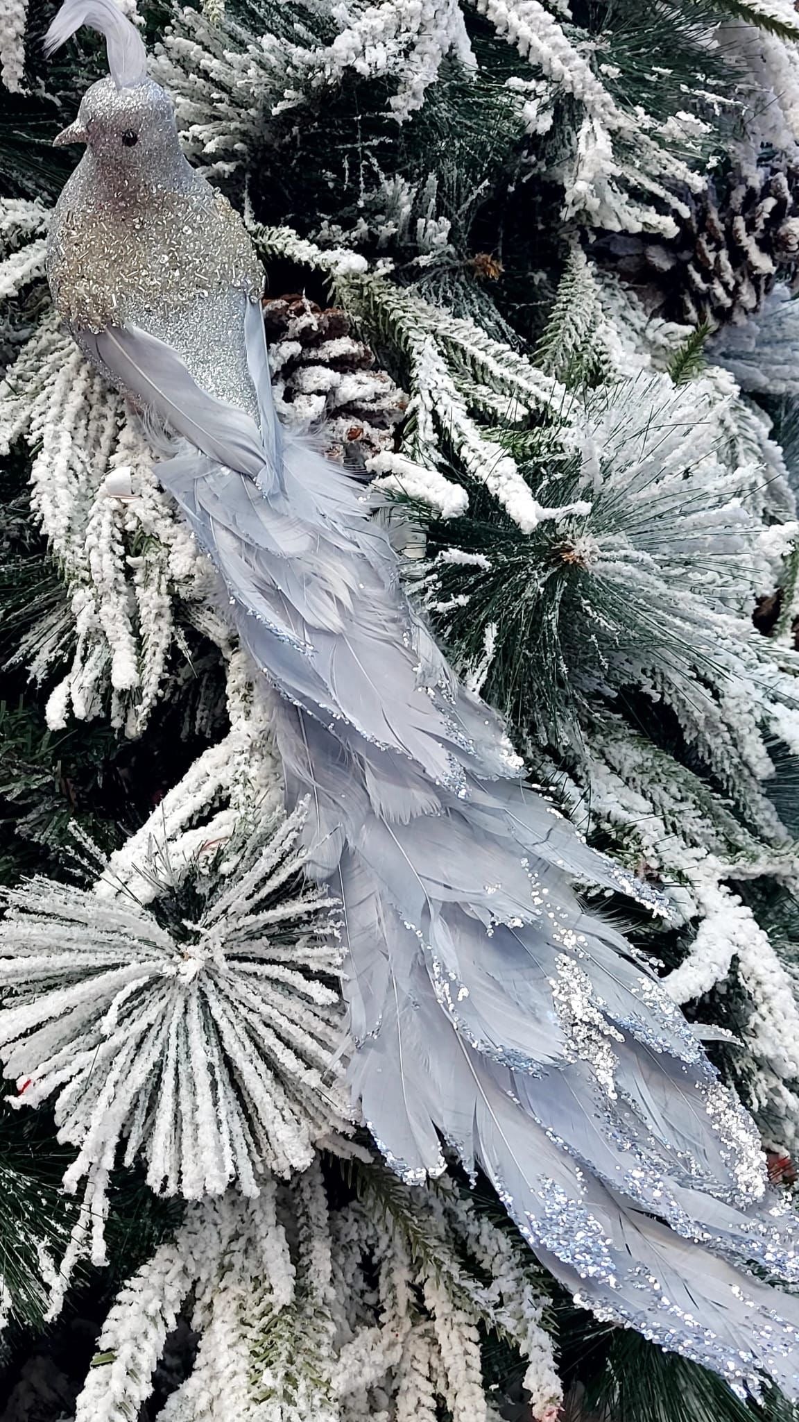 Ornament Crăciun Pasăre Argintie cu Pene și Sclipici