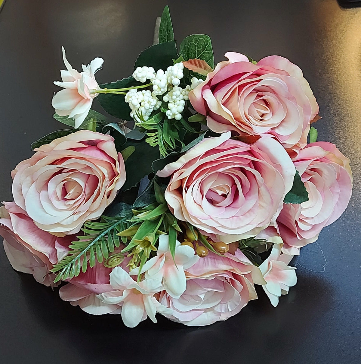 Buchet trandafiri roz somon artificiali – 46cm, tije sârmă, material textil