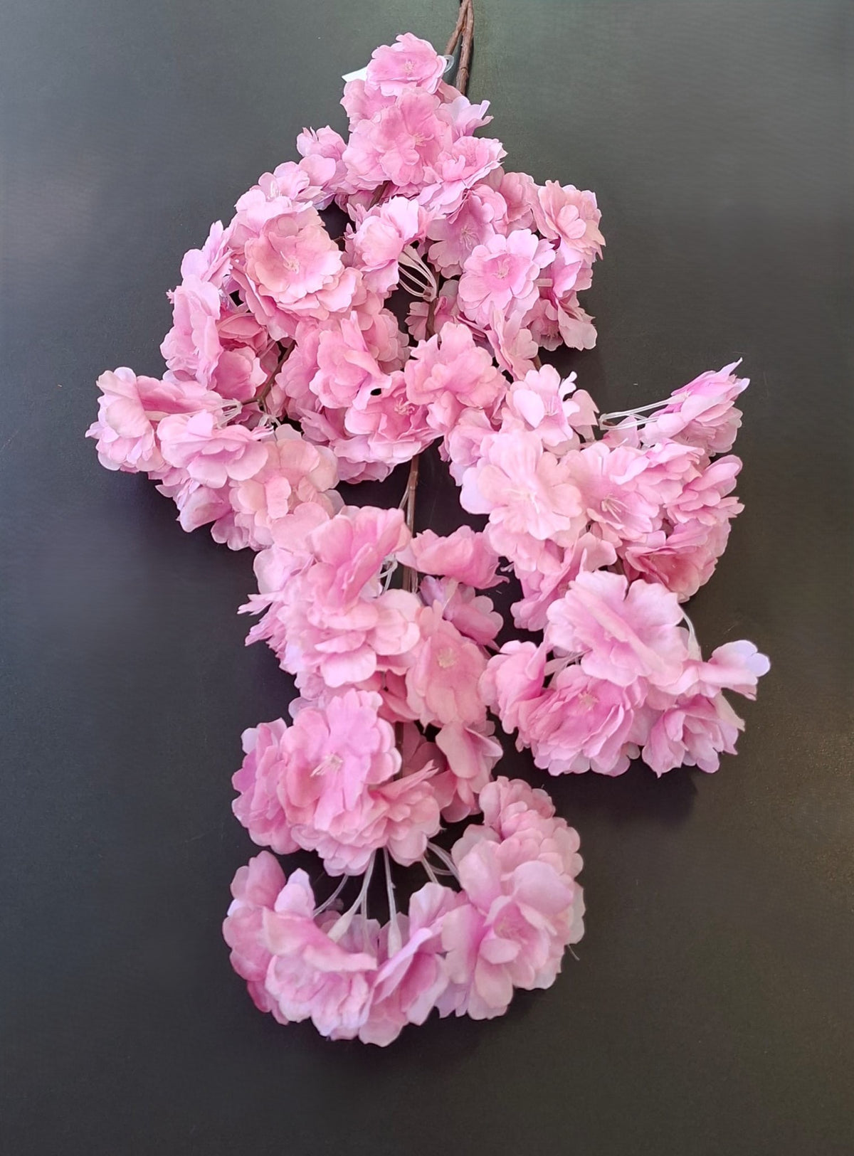 Fir decorativ cu flori de cireș roz intens – decor artificial floral 95cm