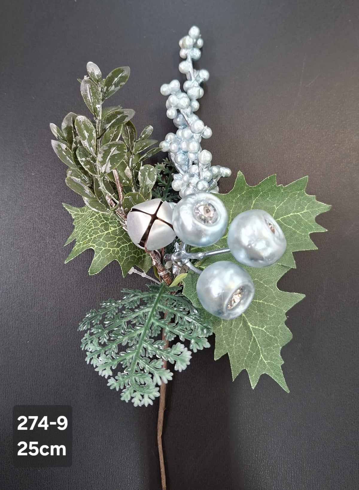 Crenguță artificială de Crăciun albastru-argintiu cu clopoțel – 25cm 10/set