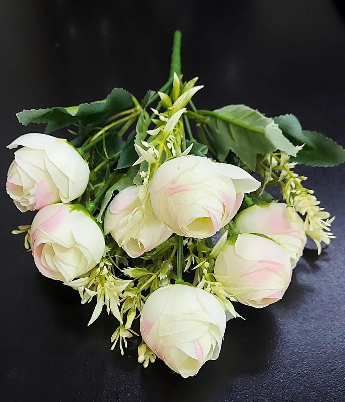 Buchet Decorativ cu Bujori Crem cu Nuanțe Roz – Flori Artificiale din Material Textil
